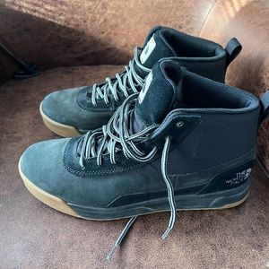 The North Face Men’s Larimer Mid Waterproof Boot